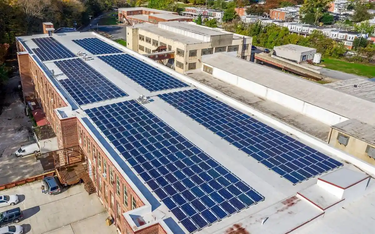 Commercial Monocrystalline Solar Panel Applications Commercial monocrystalline solar panels installed on rooftop solar power systems