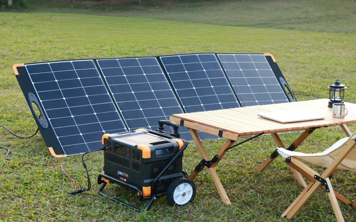 Mini solar panel with DC plug connector for battery charging and portable solar systems